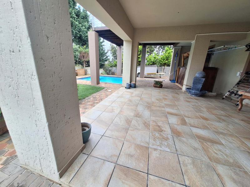 4 Bedroom Property for Sale in Menkenkop Western Cape